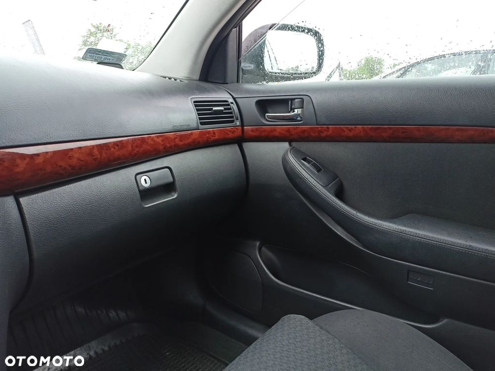 Toyota Avensis - 11
