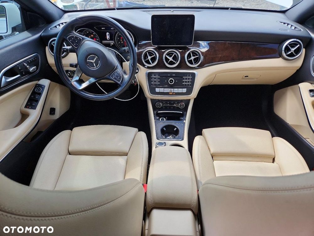 Mercedes-Benz CLA 250 4Matic 7G-DCT - 7