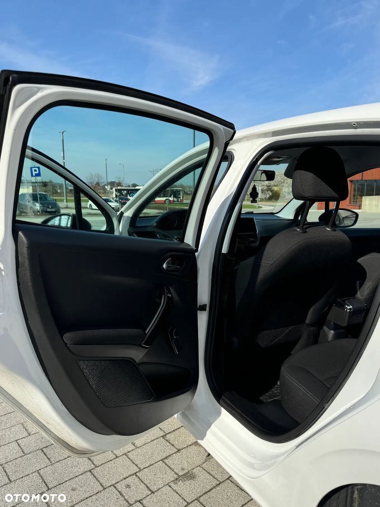 Peugeot 208 - 17