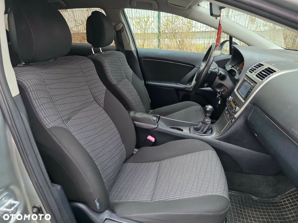 Toyota Avensis Touring Sports 1.8 Team Deutschland - 12