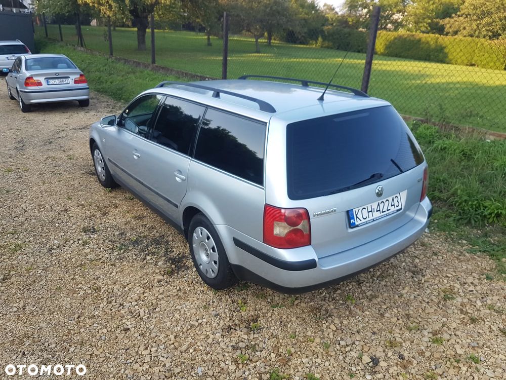 Volkswagen Passat 1.8 5V Turbo Comfortline Family - 9