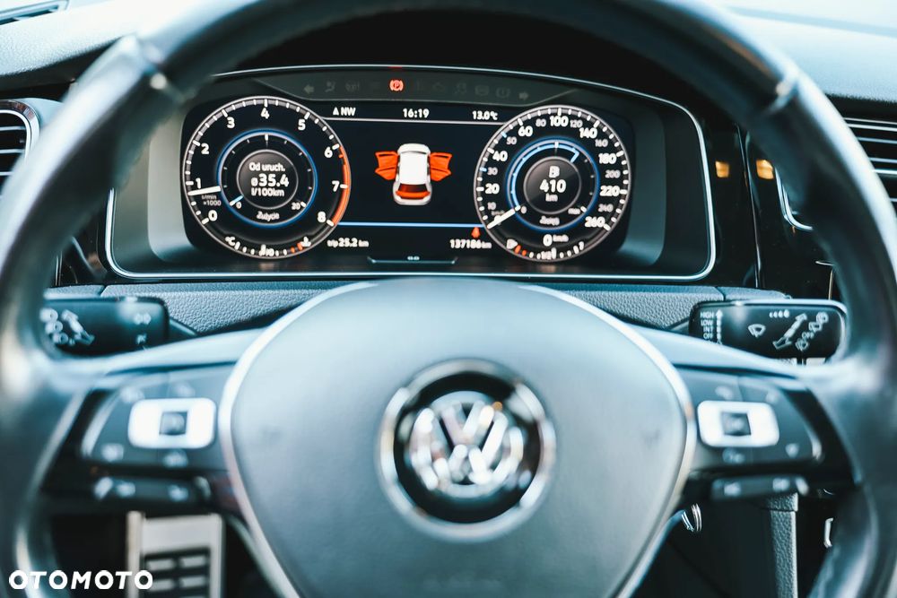 Volkswagen Golf - 22