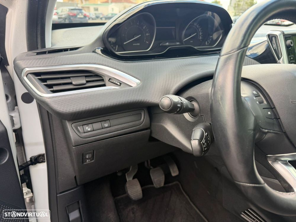 Peugeot 208 1.2 PureTech GT Line - 26