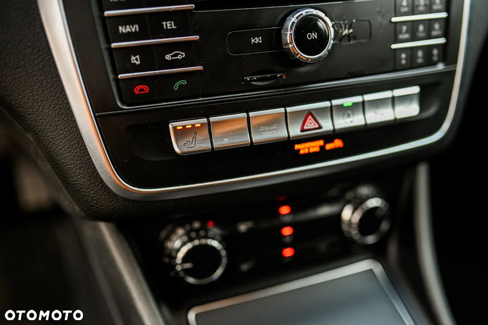 Mercedes-Benz CLA 180 7G-DCT Peak Edition - 28