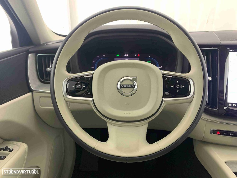 Volvo XC 60 2.0 T6 PHEV Plus Dark AWD - 10