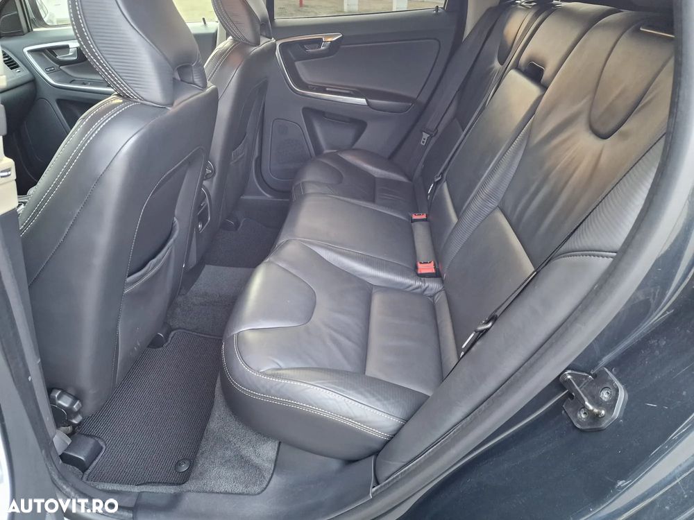 Volvo XC 60 2.4D AWD RDesign - 16