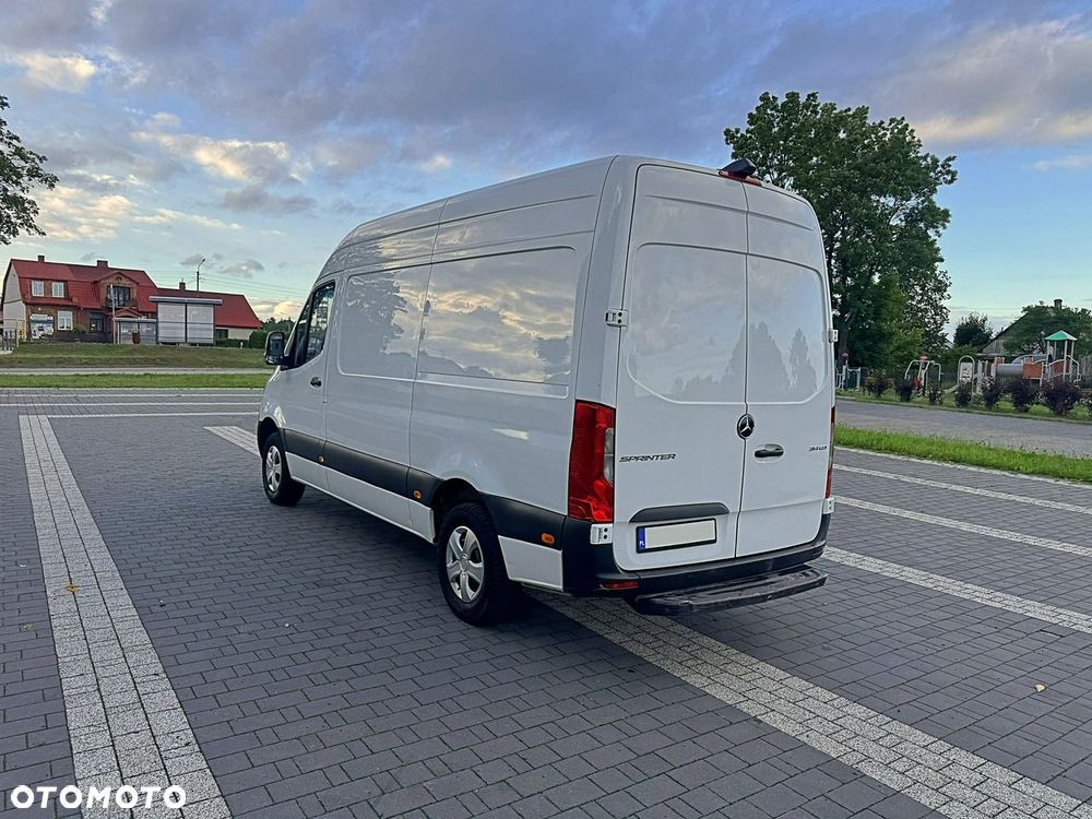 Mercedes-Benz Sprinter - 4