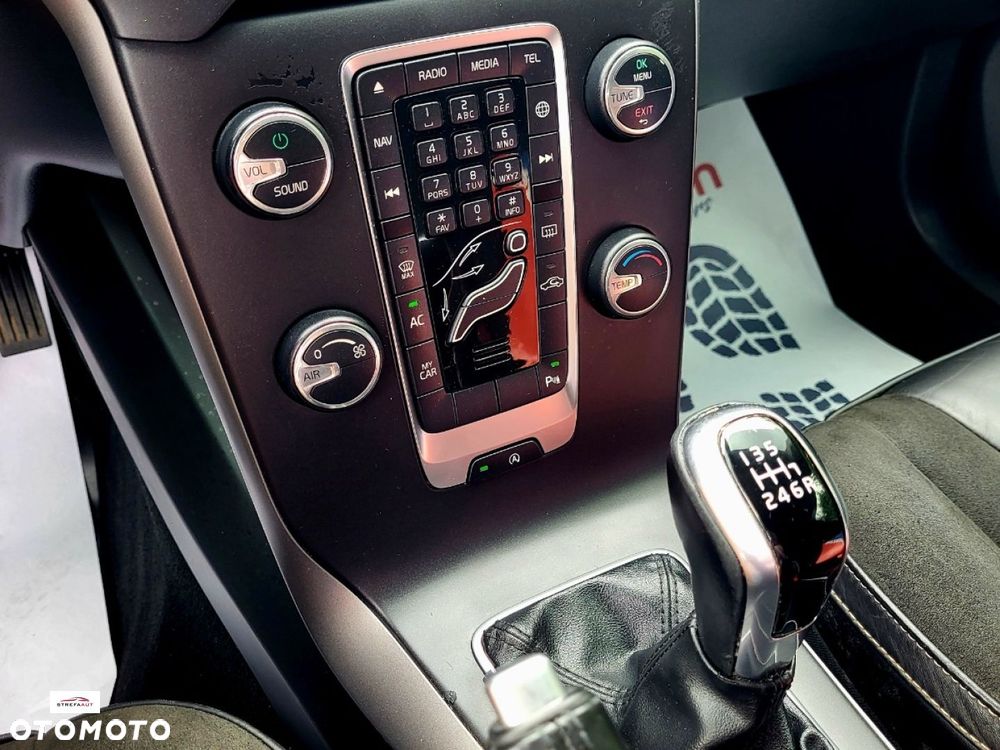 Volvo V40 Cross Country - 12
