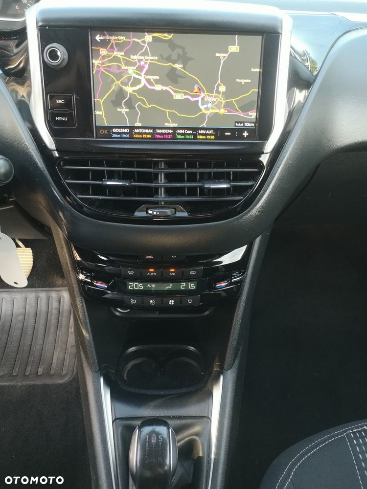 Peugeot 208 - 12