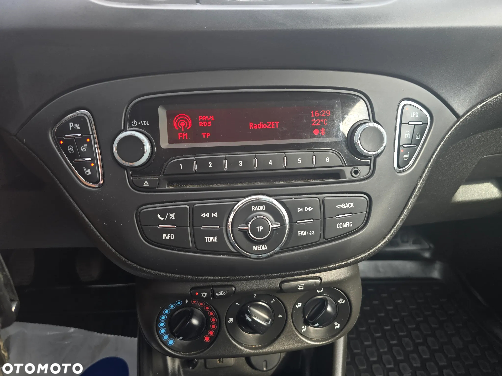 Opel Corsa 1.4 Cosmo - 28