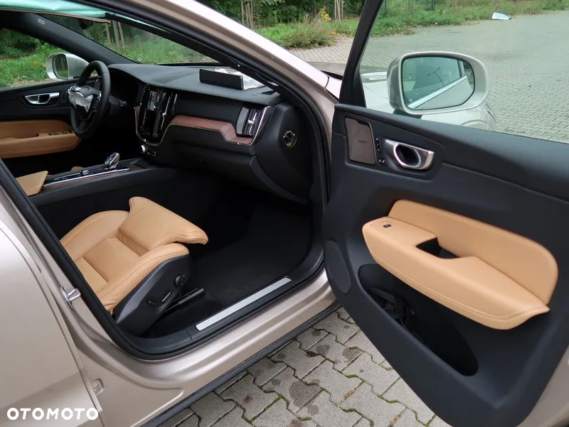 Volvo XC 60 B5 B AWD Plus Bright - 16
