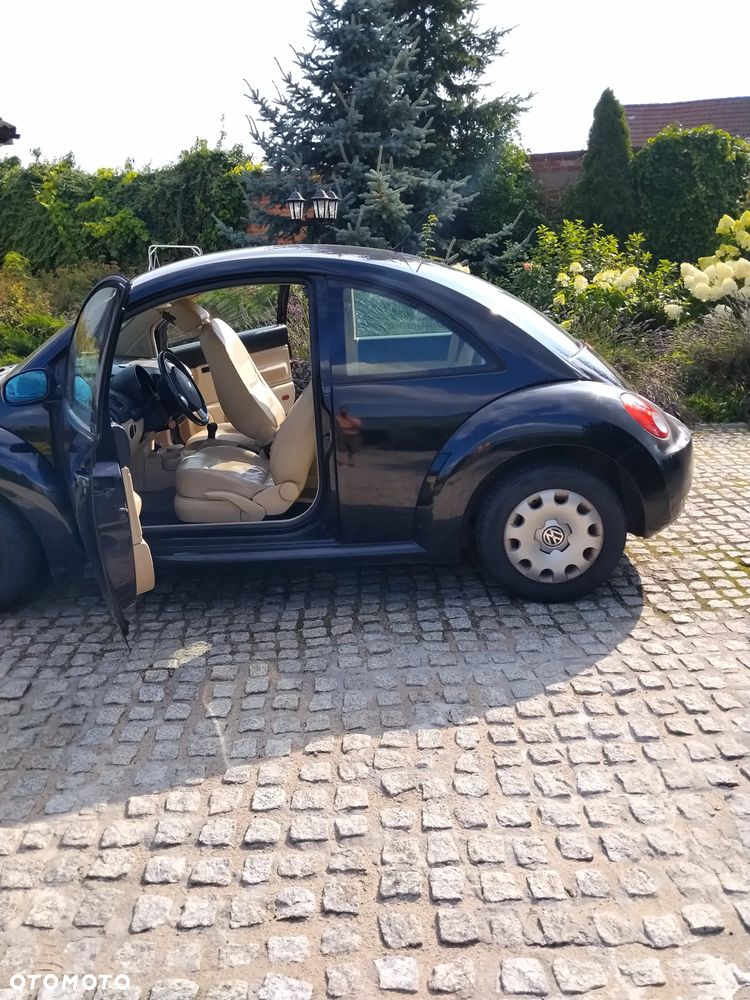 Volkswagen New Beetle - 1