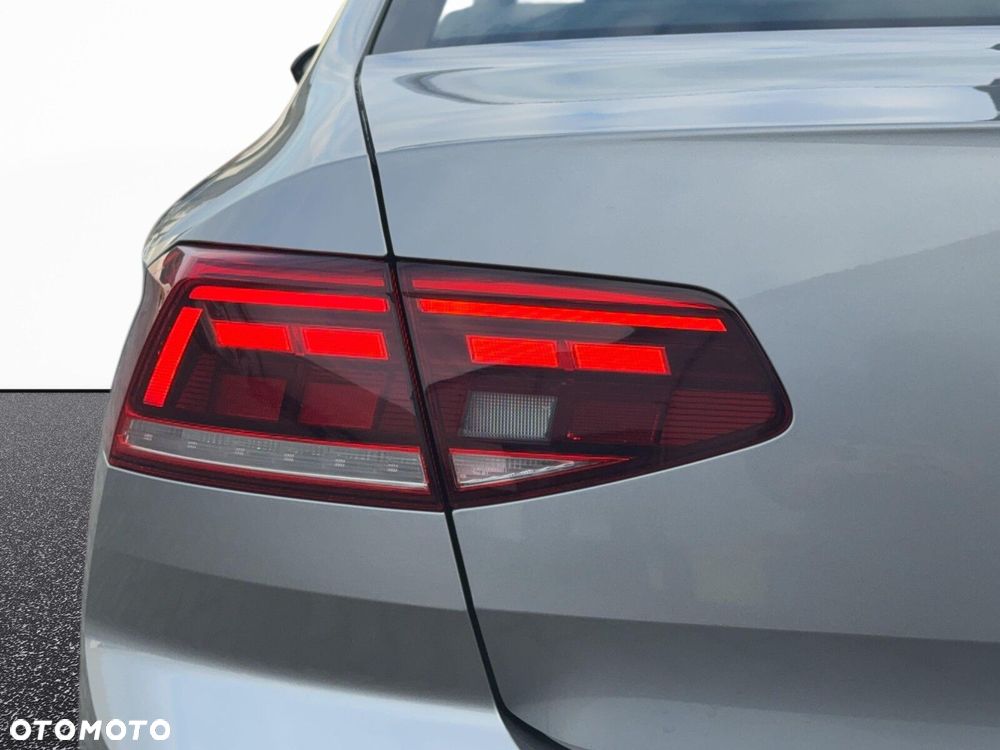 Volkswagen Passat - 12