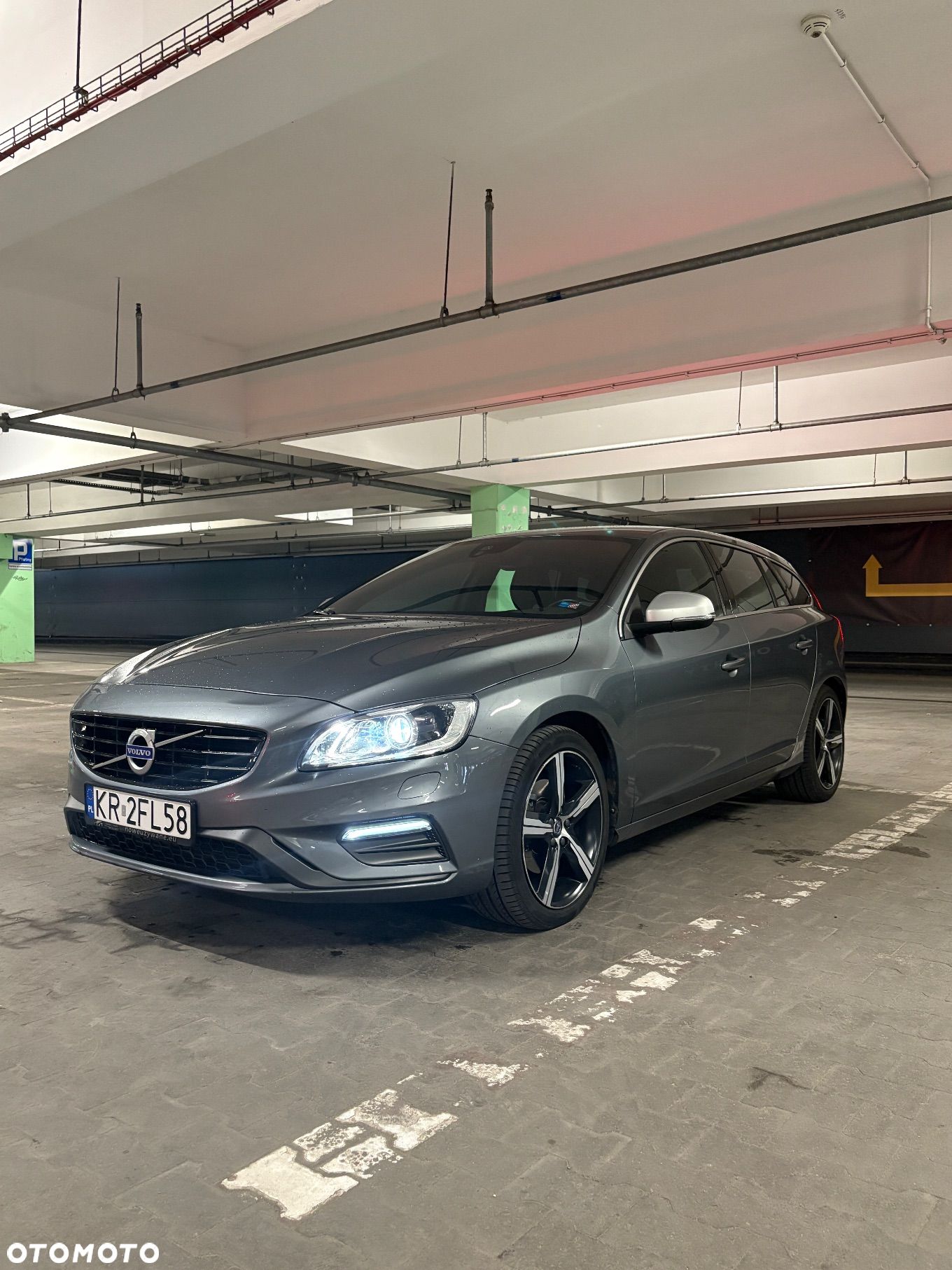 Volvo V60 D3 Drive-E R-Design Momentum - 1