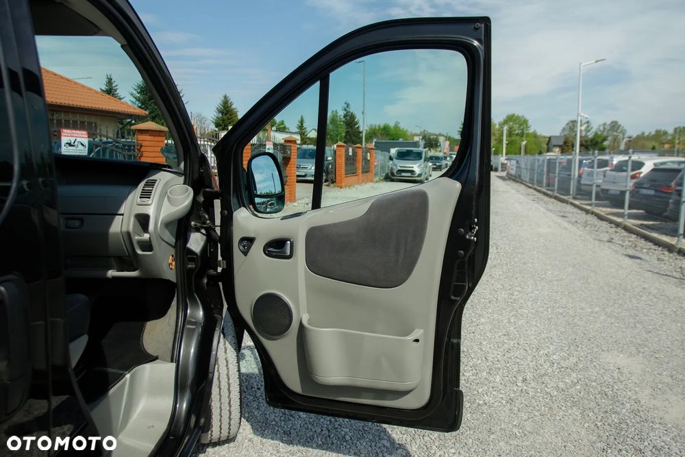 Renault Trafic Grand Passenger Black Edition - 31