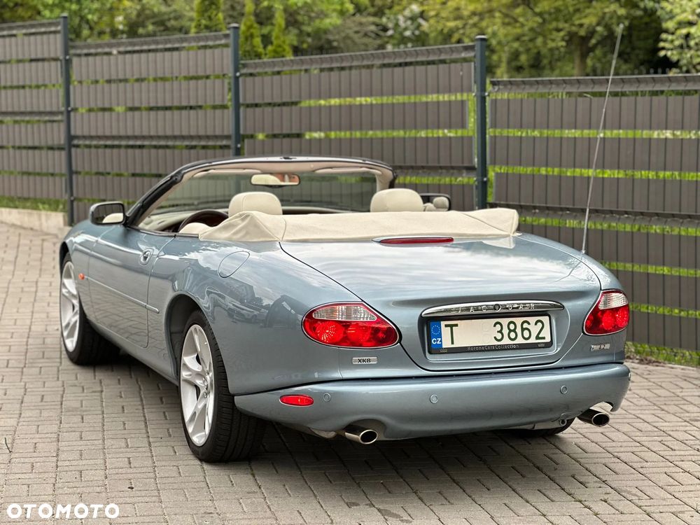 Jaguar XK8 Cabriolet - 11
