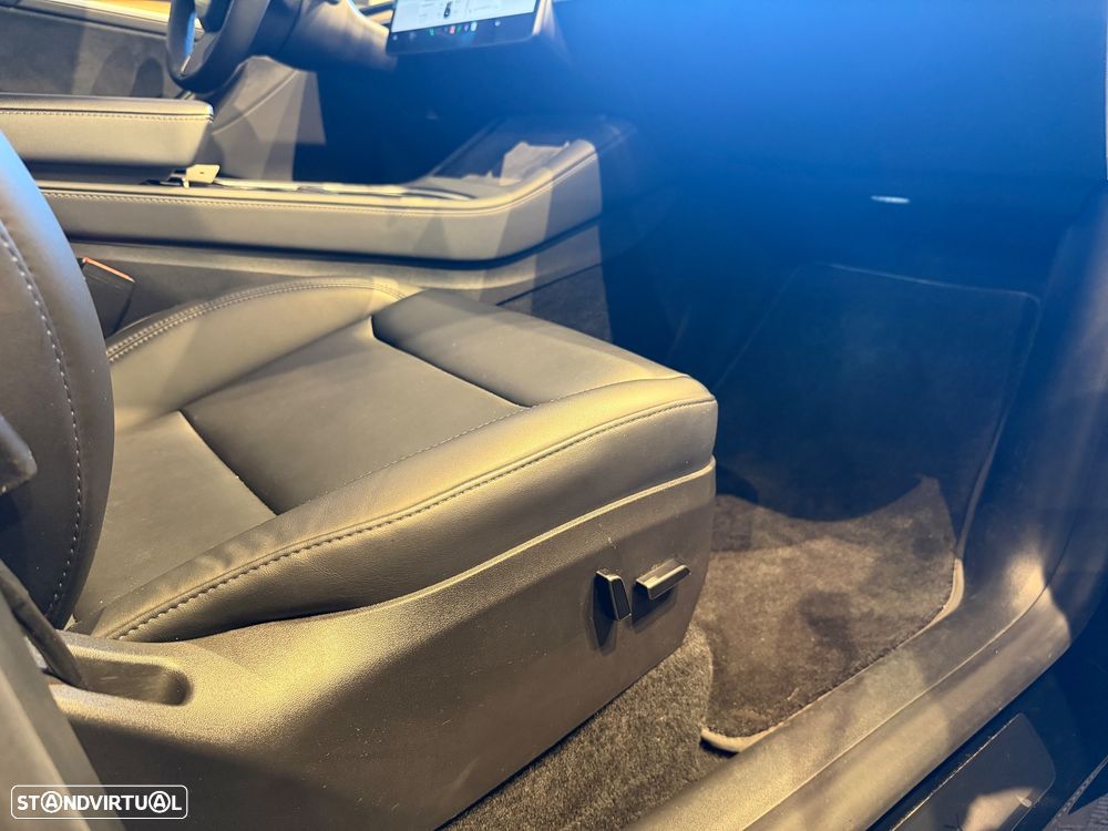 Tesla Model Y Performance Dual Motor AWD - 38
