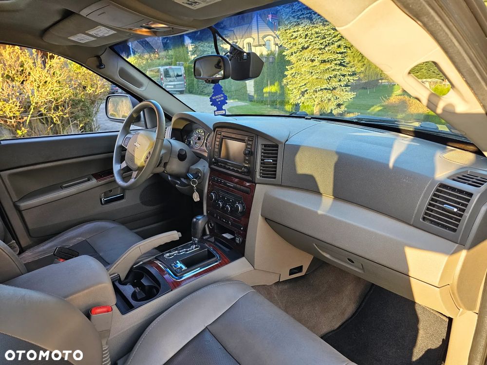 Jeep Grand Cherokee - 17
