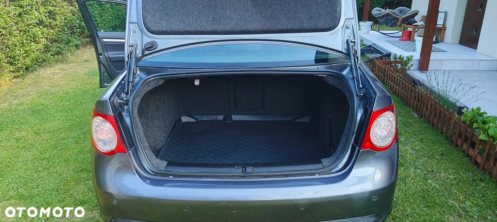 Volkswagen Jetta 2.0 TDI DPF Sportline - 14