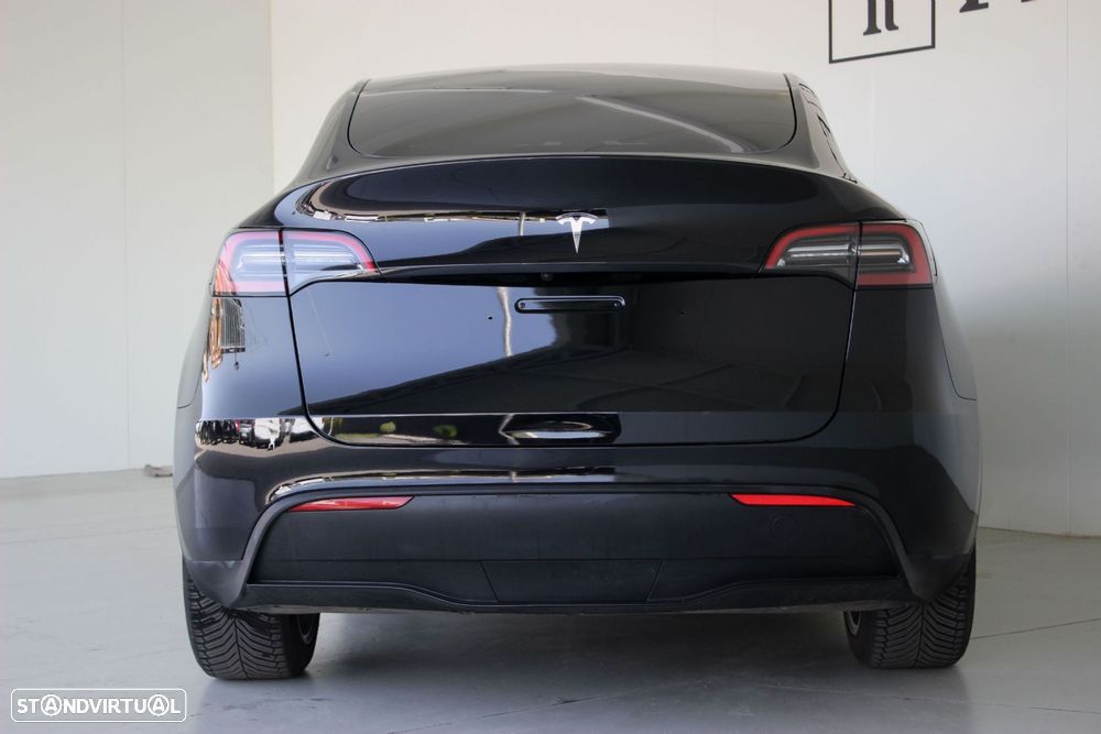 Tesla Model Y - 6