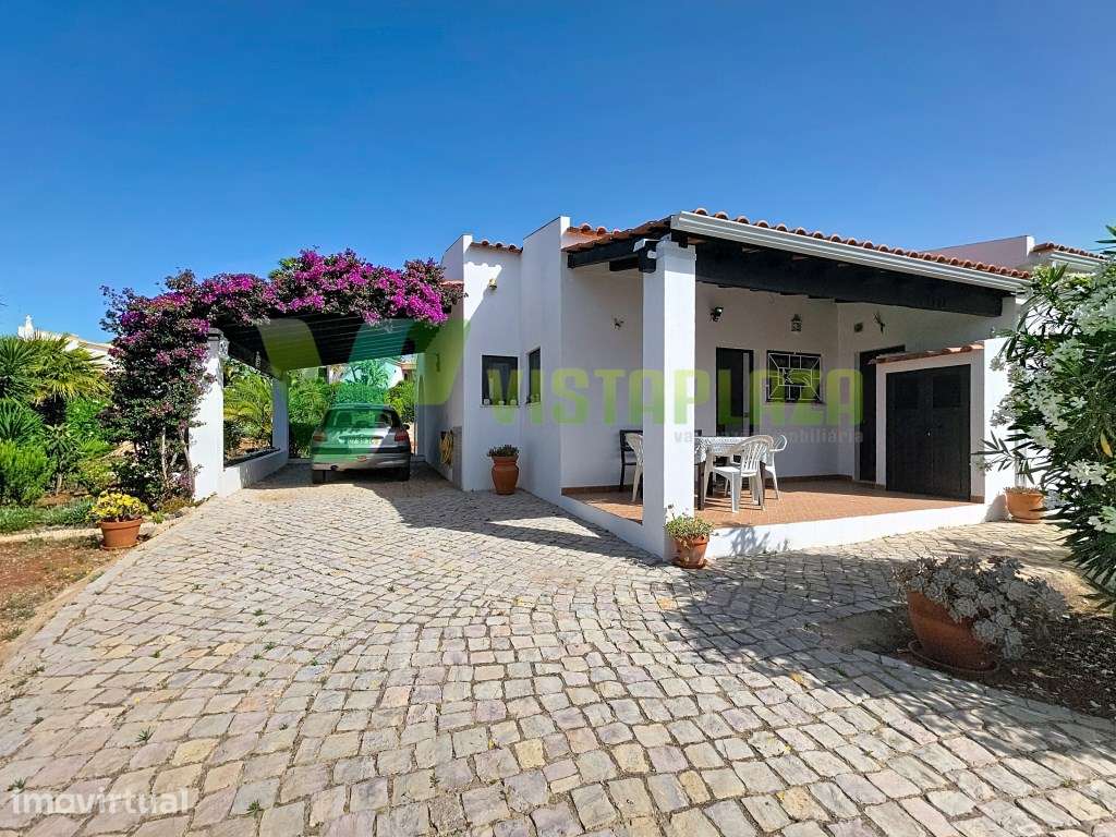 Moradia térrea com piscina na Urbanização Belmonte - Grande imagem: 4/45