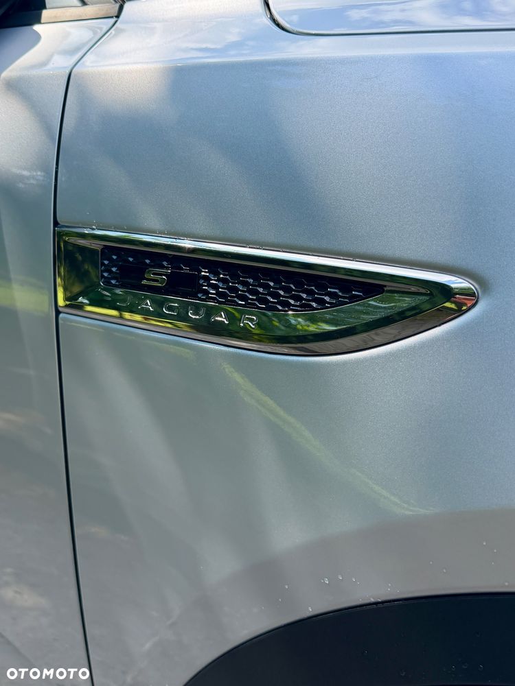 Jaguar E-Pace P300 AWD R-Dynamic S - 11
