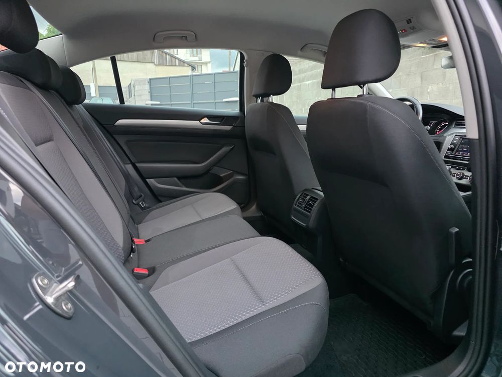 Volkswagen Passat - 28
