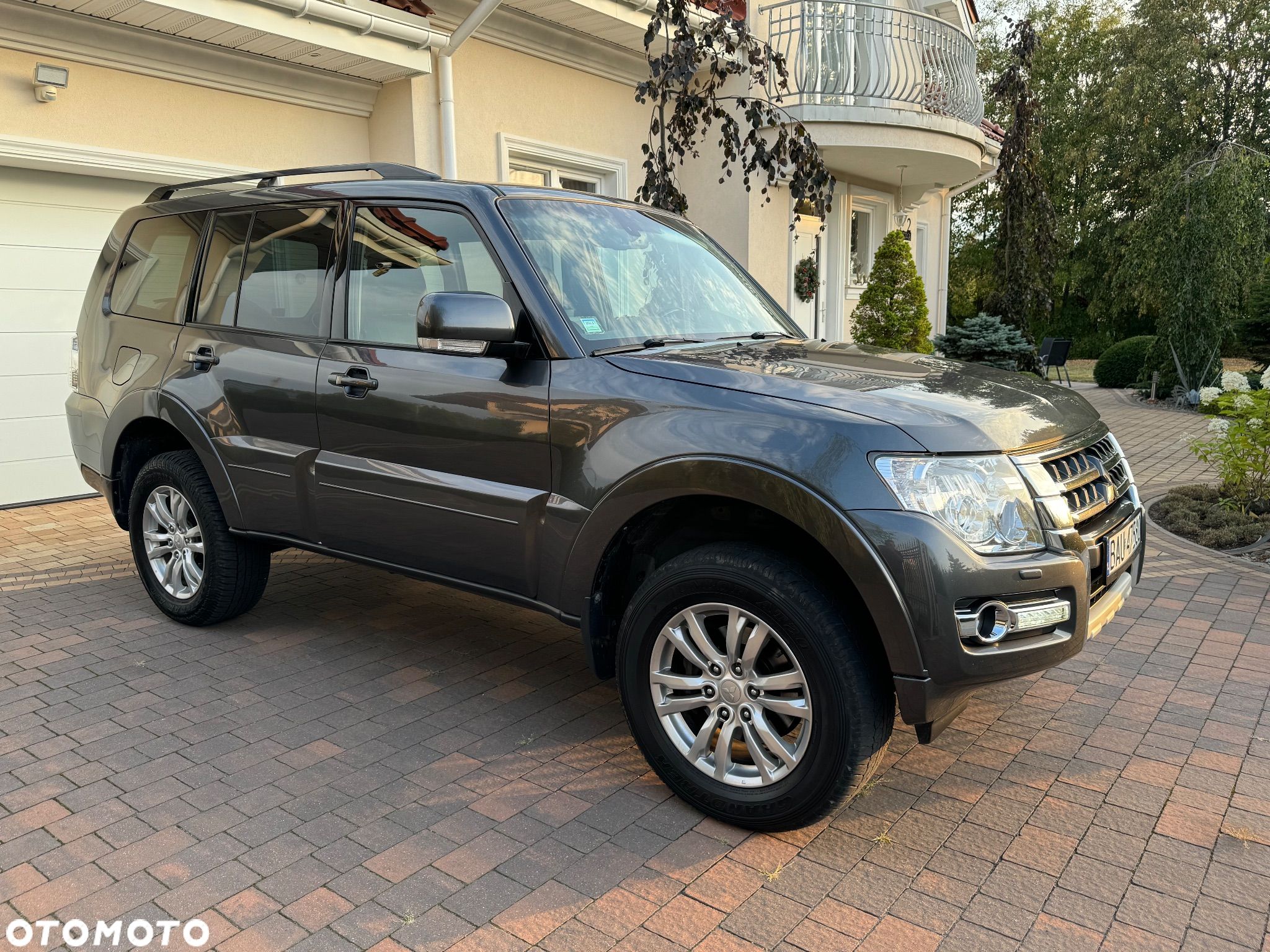 Mitsubishi Pajero - 1
