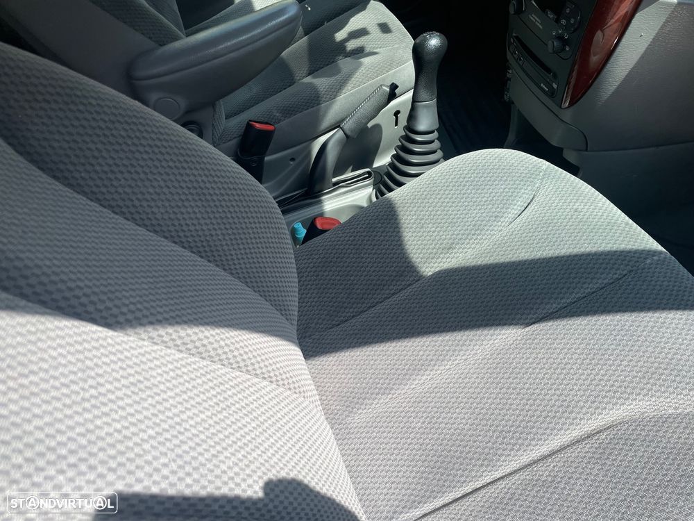 Chrysler Voyager 2.5 CRD SE - 3