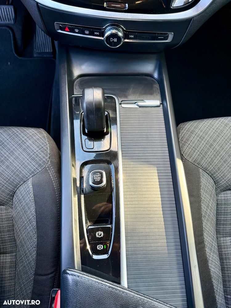 Volvo V60 B4 MHEV AT8 FWD Momentum Pro - 17