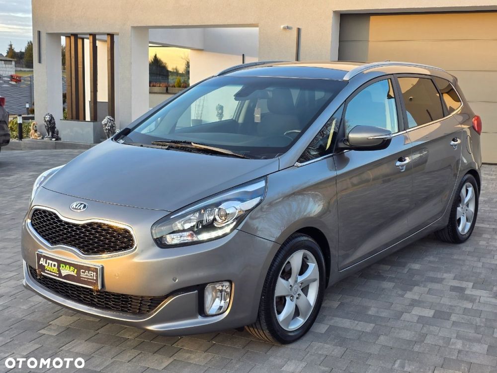 Kia Carens - 33