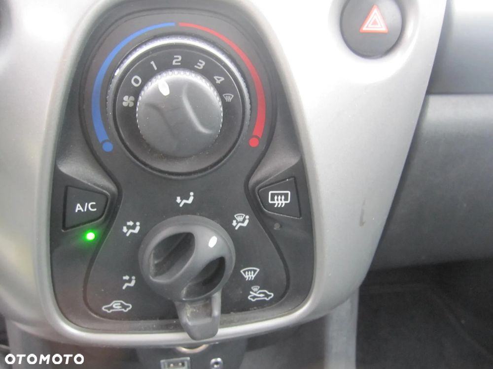 Toyota Aygo x-play club - 5