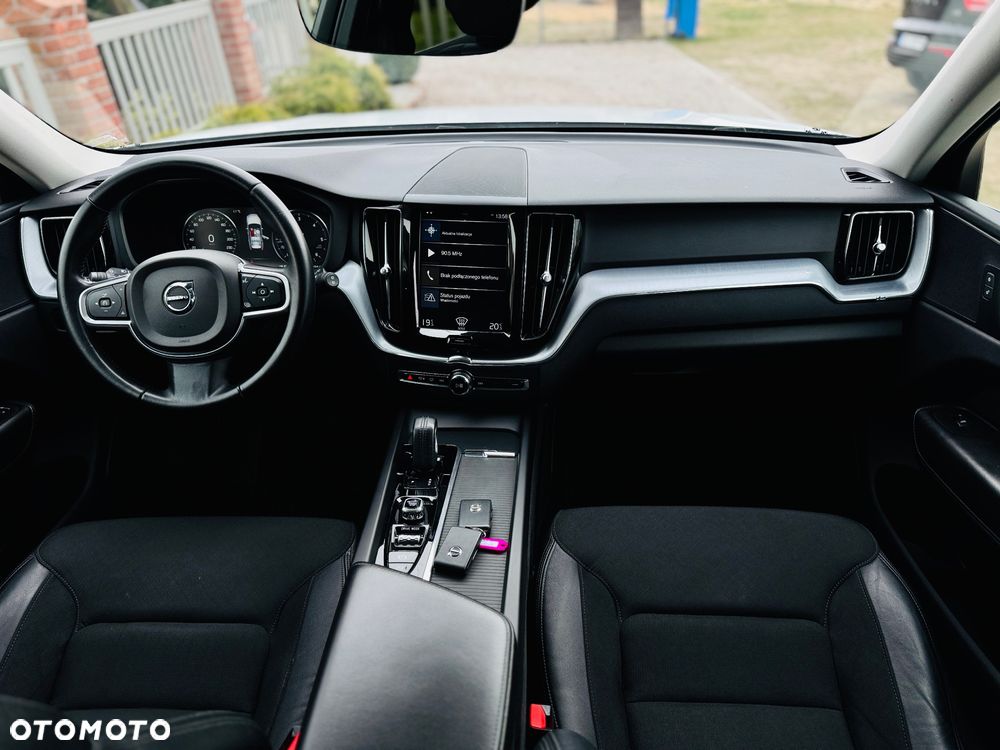Volvo XC 60 B4 D AWD Geartronic Momentum Pro - 11