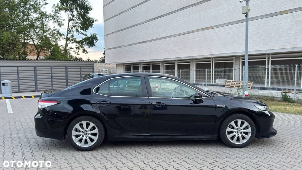 Toyota Camry Luxury - 6