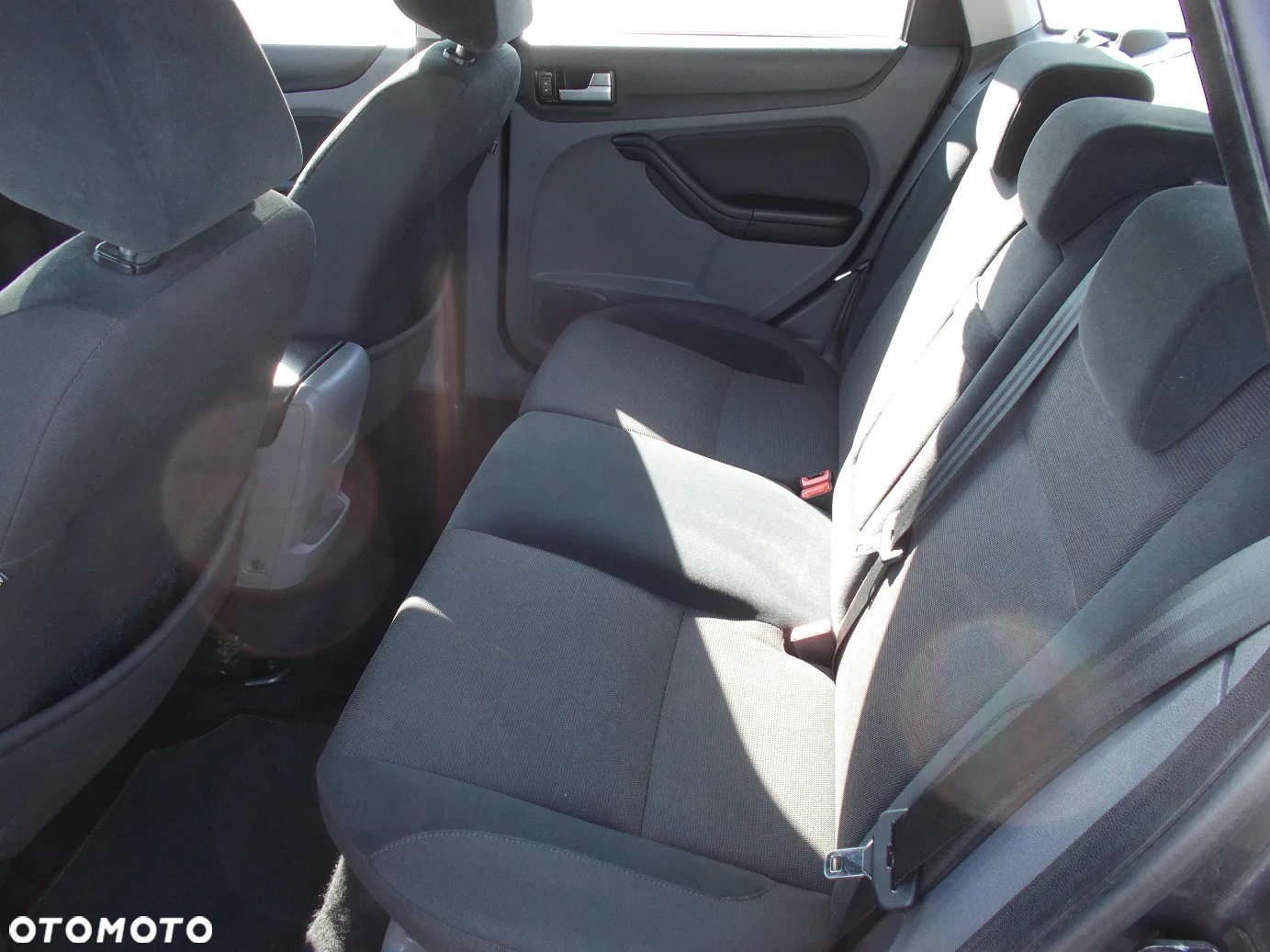 Ford Focus Turnier 2.0 16V Ghia - 16
