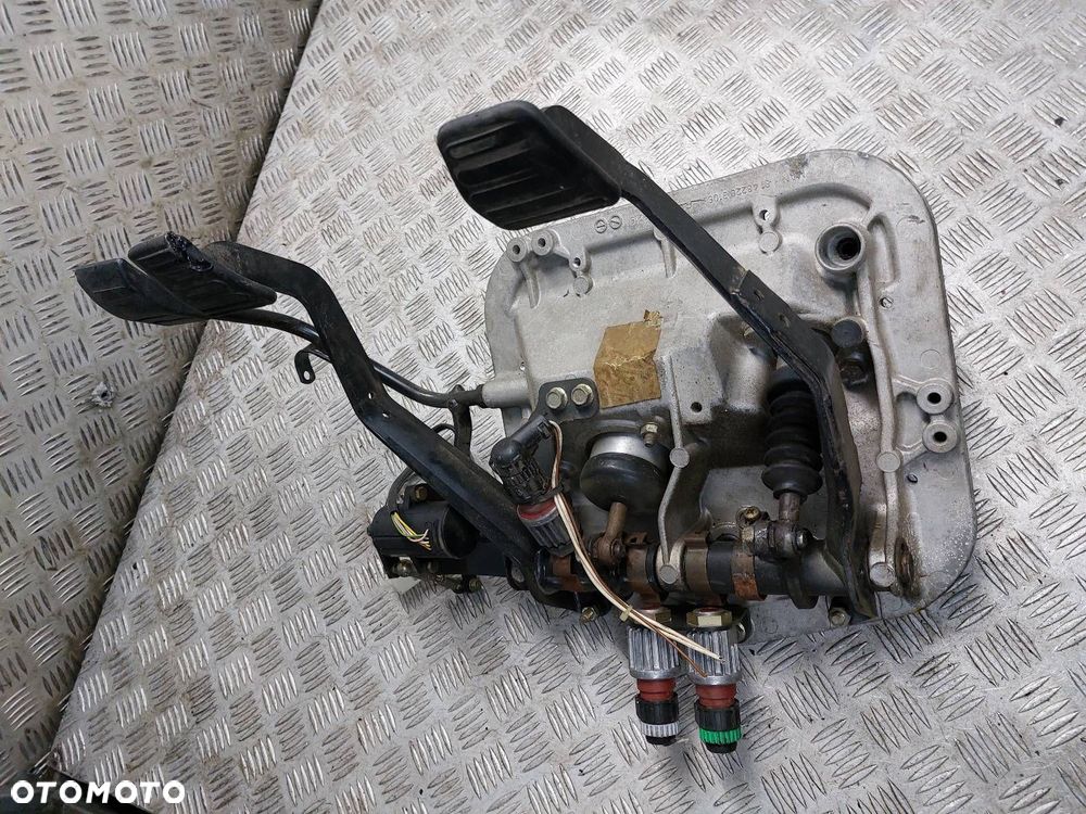 ZAWÓR GŁÓWNY HAMULCA + STALAŻ MAN F2000 14.264 - 1