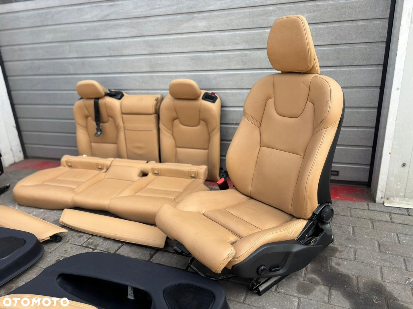 VOLVO XC60 II FOTELE SIEDZENIA WNĘTRZE EUROPA JASNE SKÓRA 2019R - 5