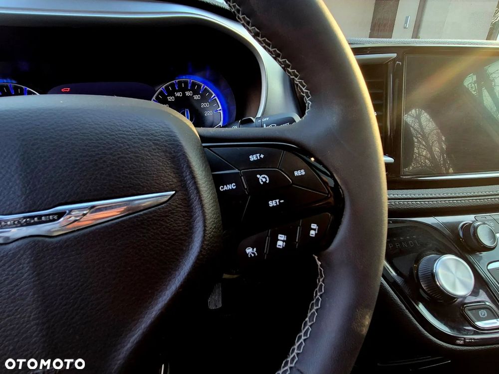 Chrysler Pacifica - 32