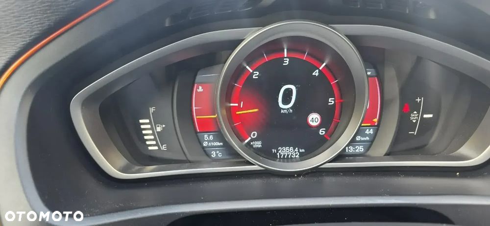 Volvo V40 D3 Summum - 24