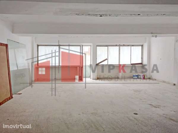 Loja, portão amplo, bons acessos - Grande imagem: 5/16