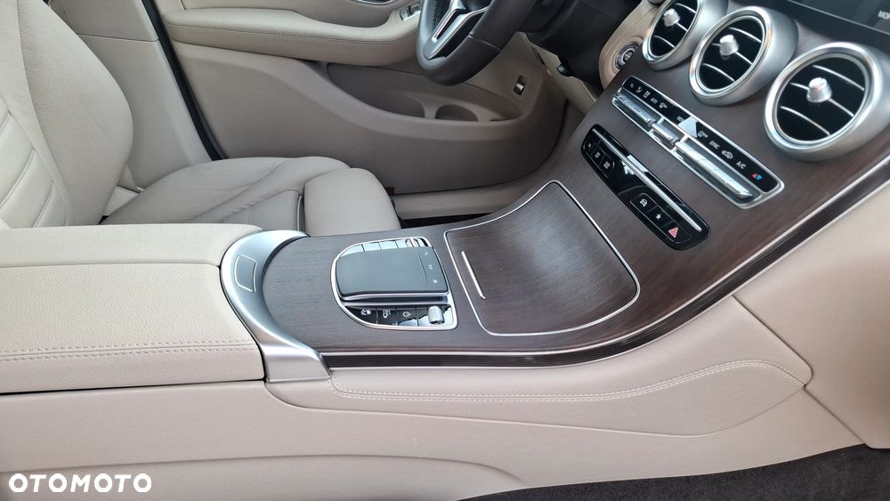 Mercedes-Benz GLC - 11