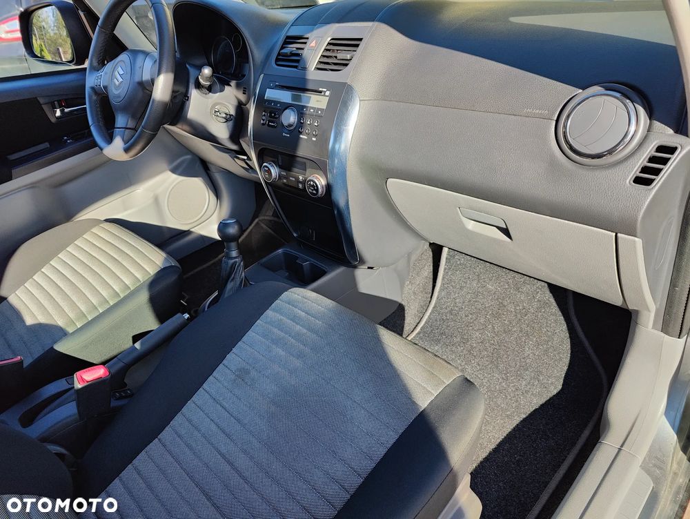 Suzuki SX4 Classic 1.6 VVT 4x4 Comfort - 28