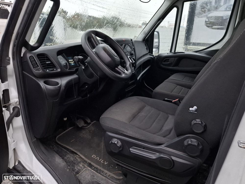 Iveco 35 C18 cx fechada plat elevatoria motor 3.000 cx automatica - 3