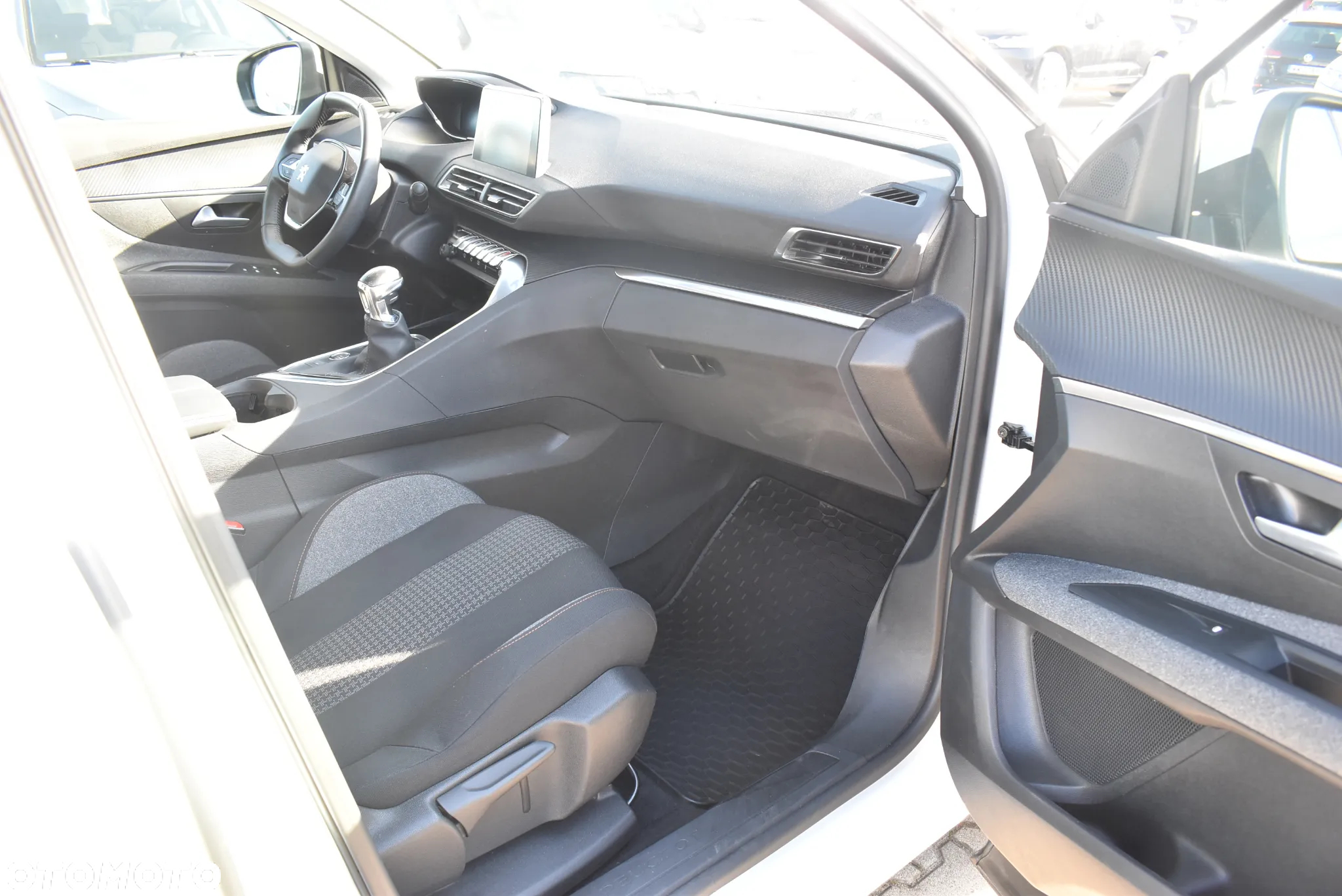 Peugeot 3008 1.2 PureTech Active Pack S&S - 17