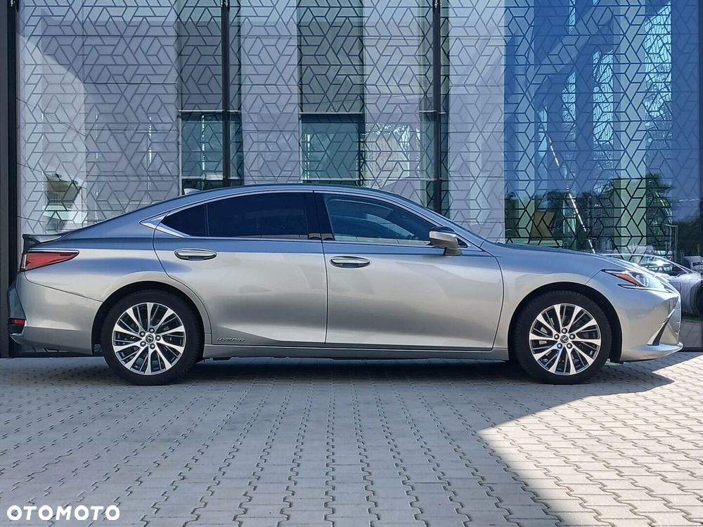 Lexus ES - 4