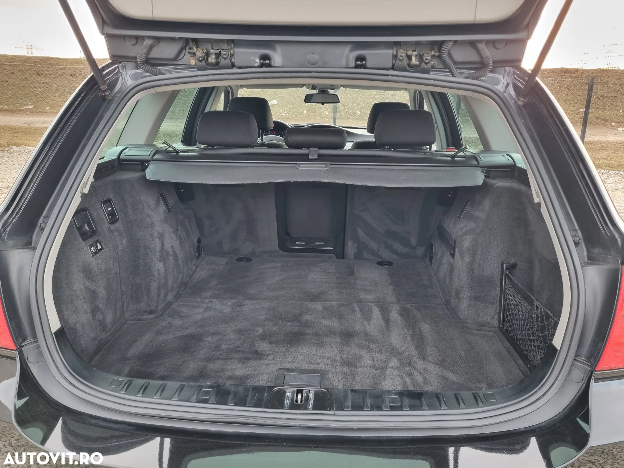 BMW Seria 3 320d DPF Touring - 23