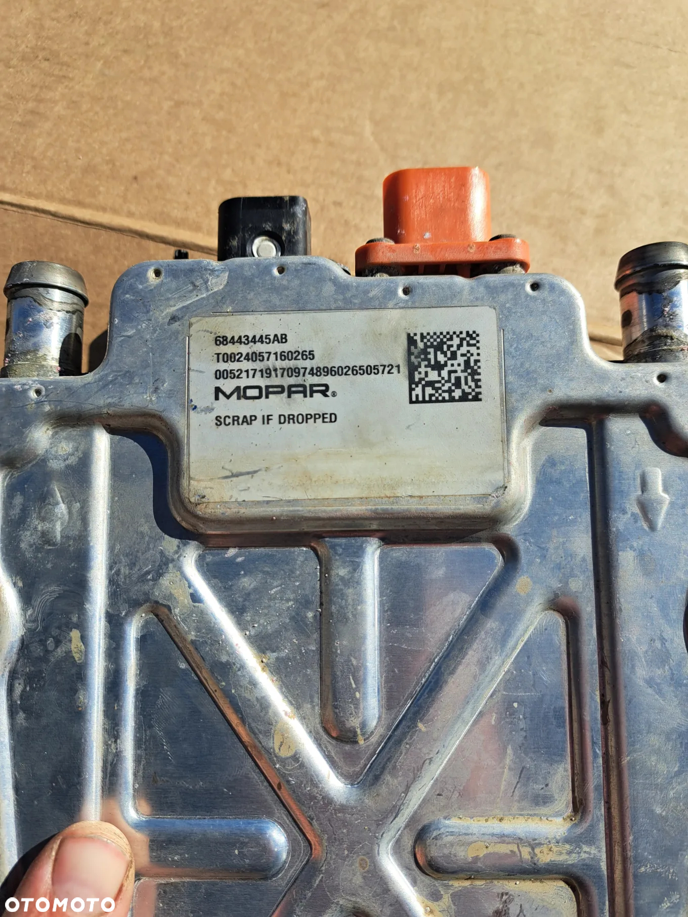 Podgrzewacz grzałka akumulatora Jeep	Wrangler JL Grand Cherokee 4xe Chrysler Voyager Pacifica 68443445AB Webasto - 4