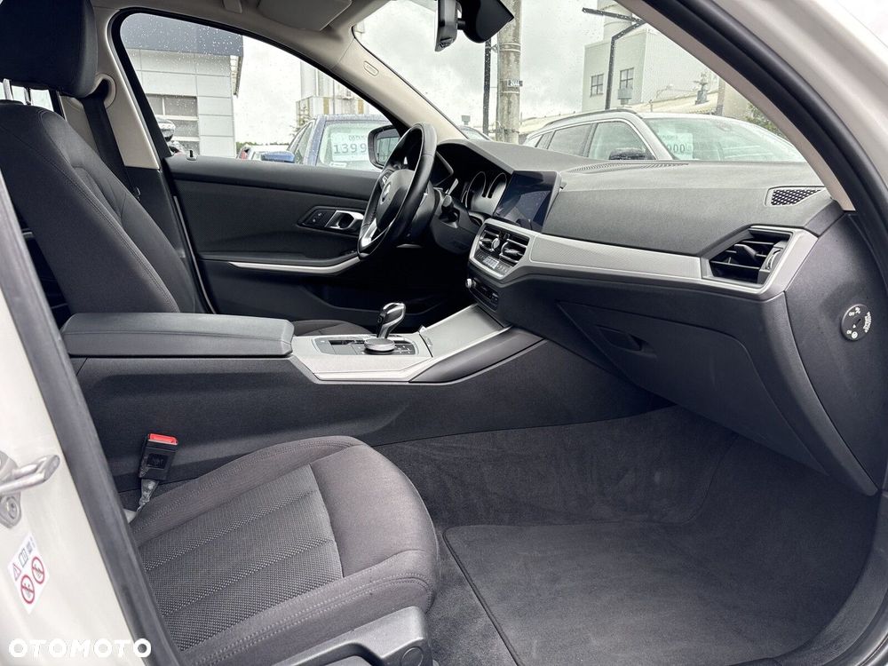 BMW Seria 3 318i - 10