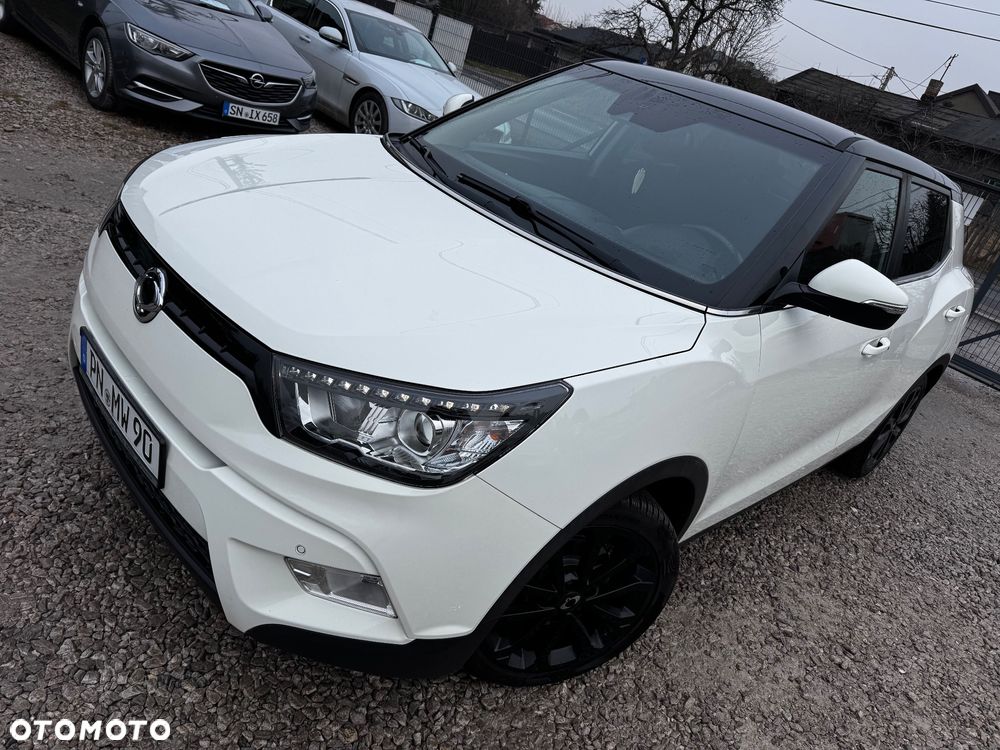 SsangYong/KGM Tivoli e-XGi 160 2WD Black+White - 21