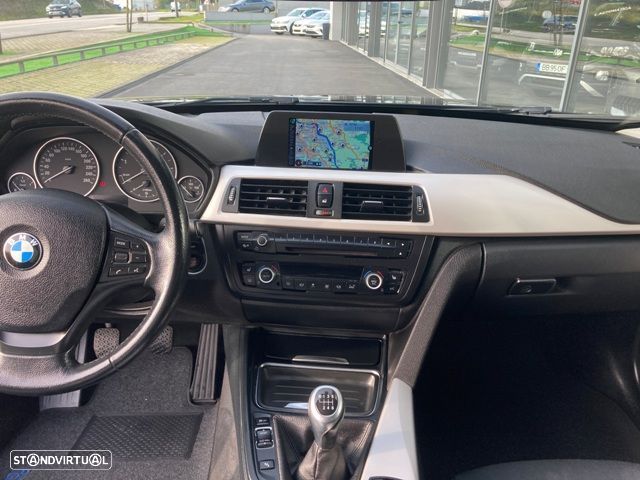 BMW 318 d Sport - 18